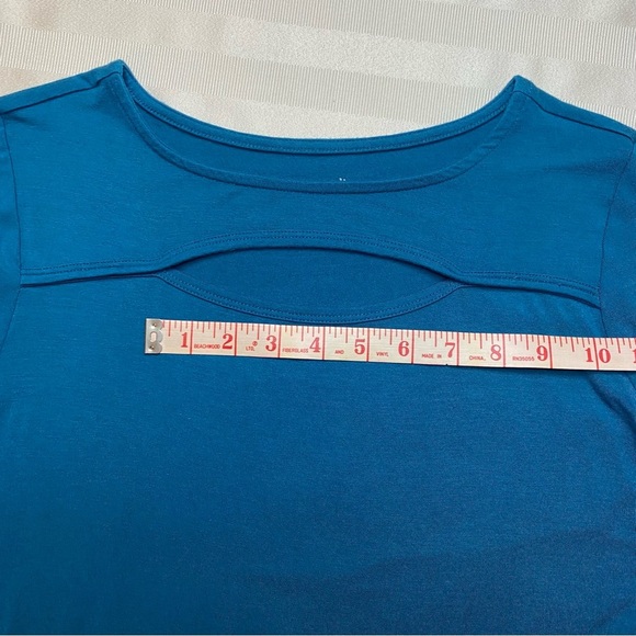 Soft Surroundings Teal Long Sleeve Women’s Small Knit Top w/ front cut-out Soft! - Picture 10 of 10
